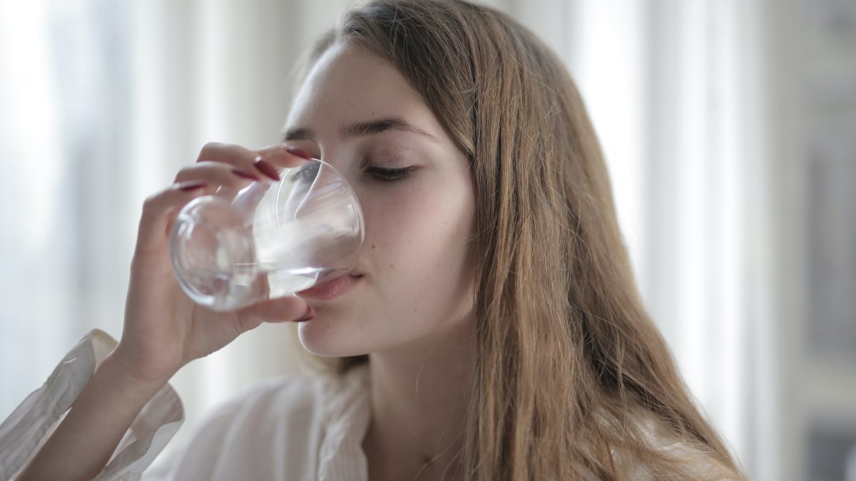 Consumir agua es el primer paso hacia un estilo de vida saludable