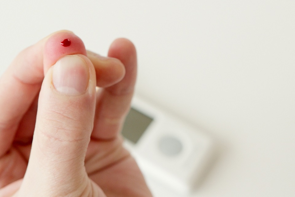 Actividad física insuficiente y el consumo de tabaco son factores de riesgo de diabetes modificables.