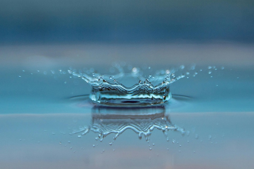 Llamamos agua segura a aquella que por su condición y tratamiento no presenta gérmenes ni sustancias tóxicas
