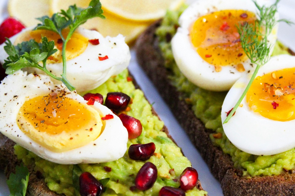 Su relación precio-calidad, la versatilidad para preparar platos y sus componentes lo convierten en uno de los ingredientes más destacados de la pirámide nutricional