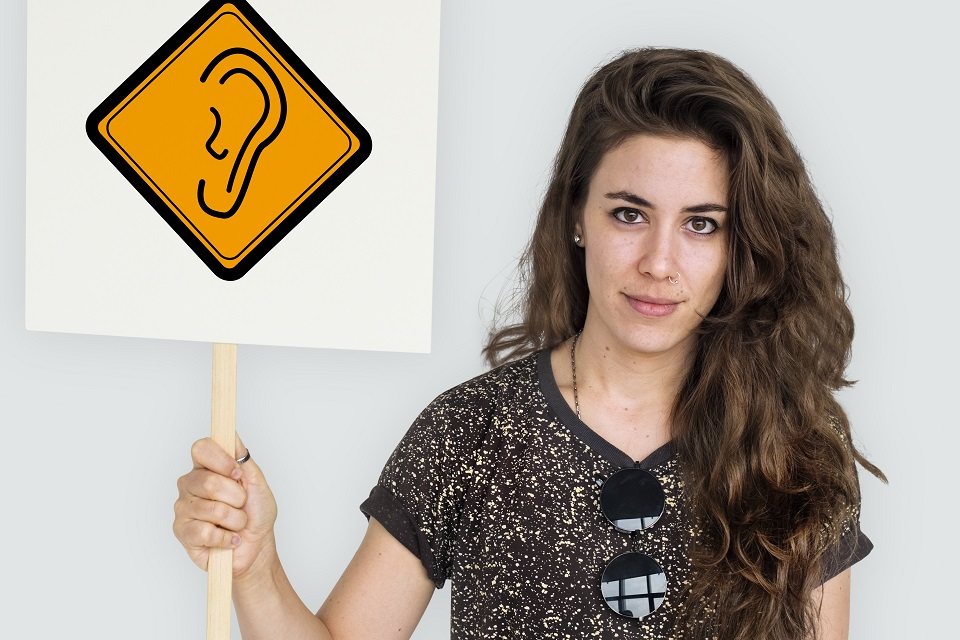 El contexto laboral suele atentar contra nuestra salud auditiva.