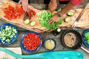 Priorizar el consumo de alimentos frescos es una de las claves para mantener una dieta que beneficie nuestra salud.