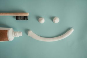 la caries dental puede aparecer en bebés que utilicen leche de fórmula para cumplir o completar su nutrición.
