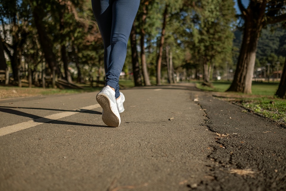 Además de ser un ejercicio físico accesible, correr tiene beneficios tanto para el cuerpo y el organismo como para la salud mental. (Pexels)
