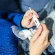 El virus de la gripe cambia cada año.